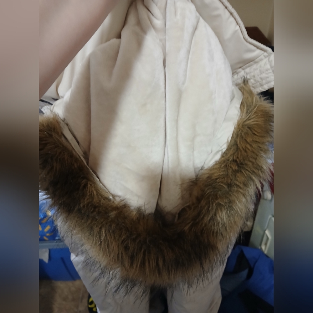 DKNY Cream Puffer Jacket with Fur Trim- Womans Size Small Oversized For Comfort. - Picture 14 of 17